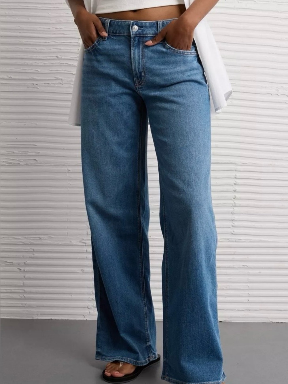 American Eagle Outfitters Light Blue Low Rise Baggy Wide Leg Jeans